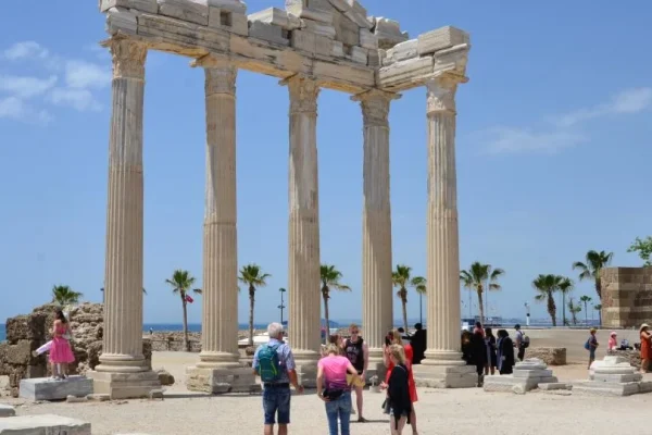 Side’de Herakles Kapısı gün yüzüne çıkarıldı