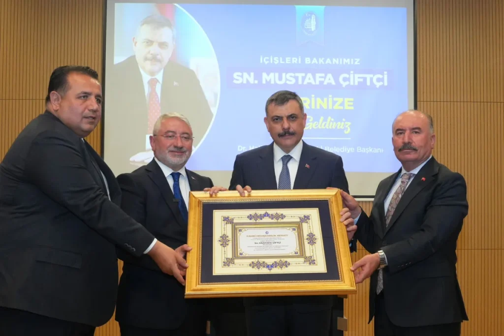 Çorum’dan İçişleri Bakanı Çiftçi’ye Fahri Hemşerilik Beratı takdim edildi
