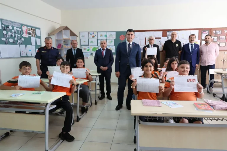 Artvin’de 22 bin 592 öğrenci karne heyecanı yaşadı