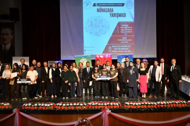Yeşilyurt’ta gençler fikirleriyle yarıştı