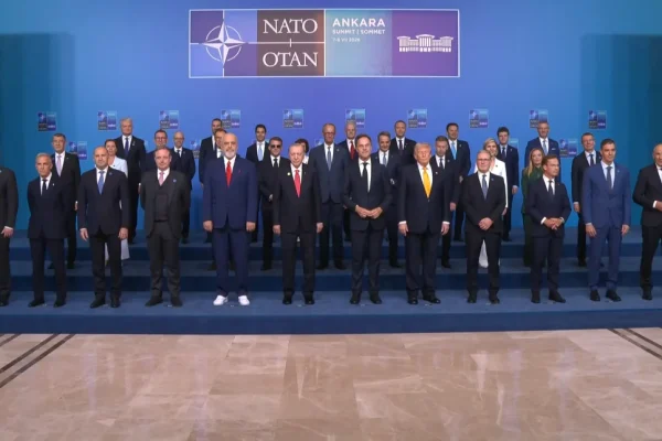 NATO Zirvesi’nde liderlerden aile fotoğrafı