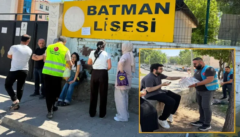 MHP Batman teşkilatı’ndan YKS velilerine soğuk su ikramı