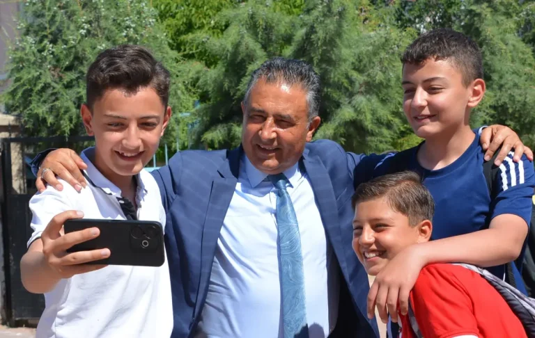 Öğrencilerden Rahmi Güney’e sevgi seli