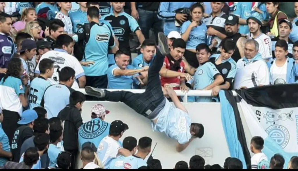 Tribün Terörüne Karşı “Stadlarda Hakaretsiz Tezahürat ile Temiz Futbol” için: Merkezi DJ uygulaması