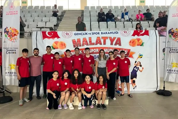 Kars yüzme takımı Türkiye finalleri’ne damga vurdu