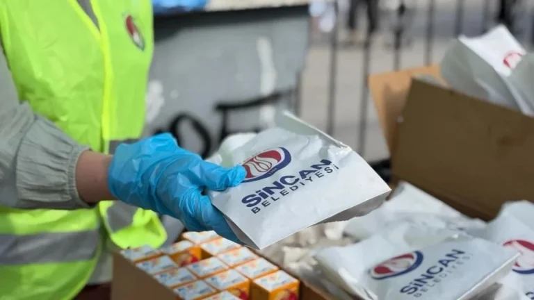 Sincan Belediyesi YKS’ye giren öğrencileri ve velilerini yalnız bırakmadı