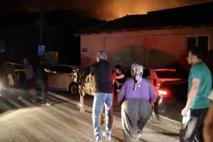 Aksu Karaöz’de orman yangını: Havadan ve karadan yoğun müdahale