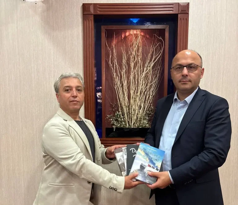“Zəfərlərə Doğru” Kitabı BHA Genel Müdürü Muhammet Kaçar’a takdim edildi