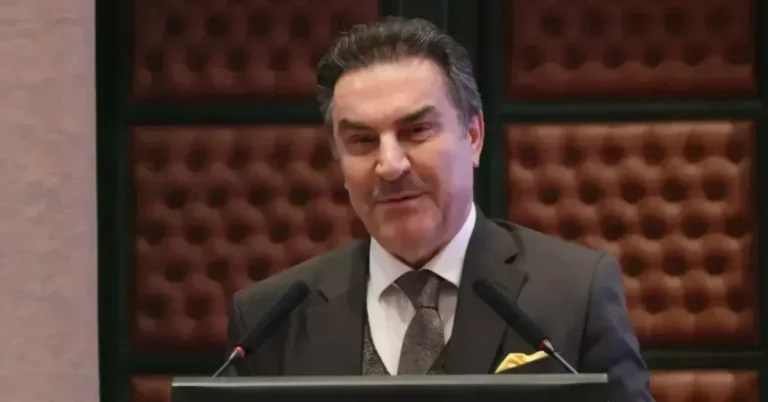 Prof. Dr. Zakir Avşar: Belediye başkanlarına da dokunulmazlık zırhı olur mu?