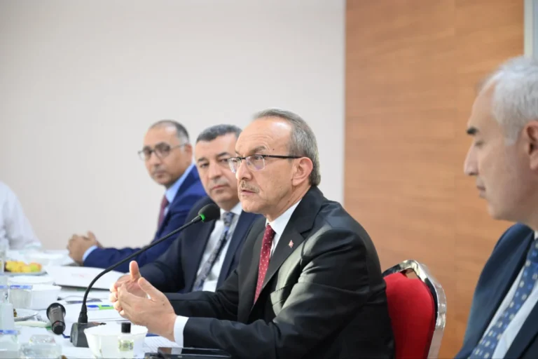Vali Seddar Yavuz, ihracatçılarla bir araya geldi