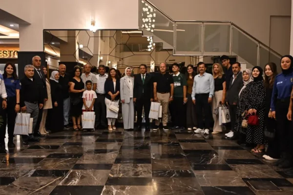 Emekli olan Polis memurlarına plaket