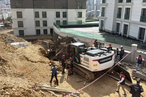 Başakşehir’de inşaat alanında göçük: 2 işçi kurtarıldı, 1 işçi aranıyor