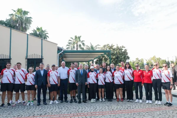 Antalya’da Avrupa okçuluk heyecanı: Bakan Bak millî sporcularla buluştu
