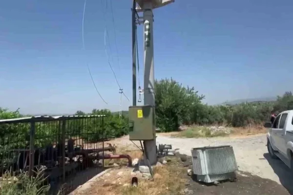 Hırsızlar trafoyu çaldı, narenciye bahçeleri susuz kaldı
