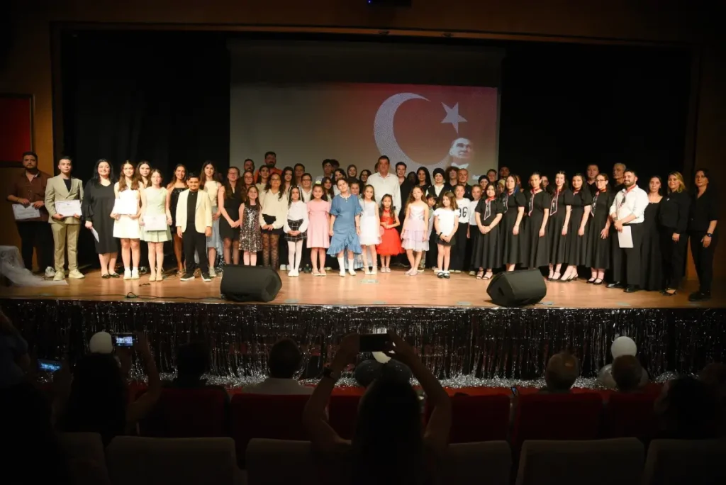 Giresun’da sanat gecesi düzenledi