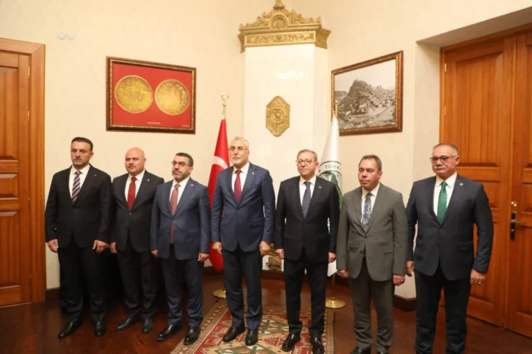 Çalışma ve Sosyal Güvenlik Bakanı Vedat Işıkhan Kars’ta