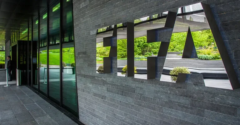 FIFA’dan 3 Türk kulübüne 3 dönem transfer yasağı