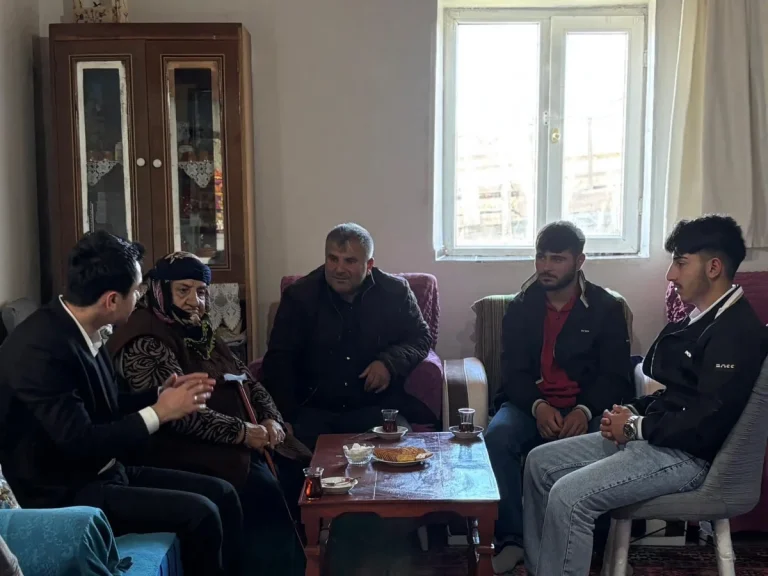 Susuz Kaymakamı Tutal’dan şehit ailesine bayram ziyareti