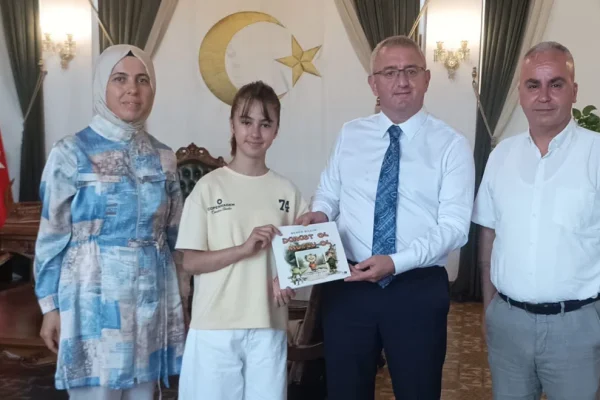11 yaşında ilk kitabını yayınladı
