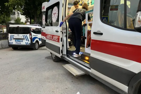 Mudanya’da motosiklet ile otomobil çarpıştı: 2 genç yaralı