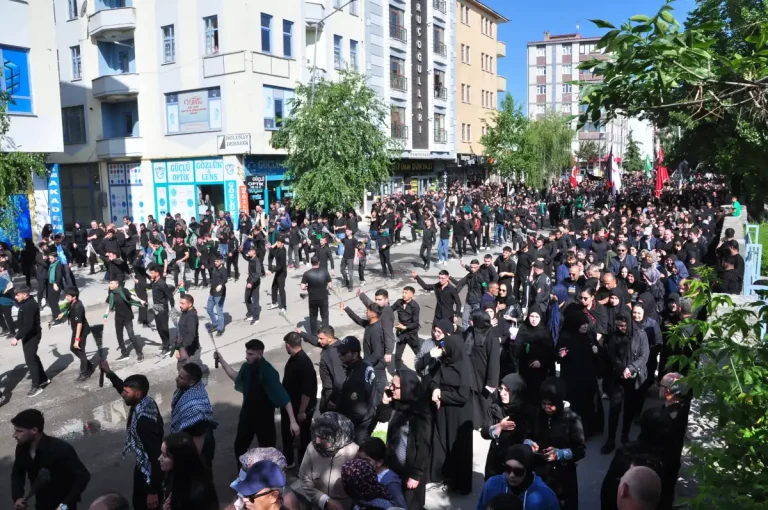 Kars’ta Hz.Hüseyin ve Kerbela iehitlerini anıldı
