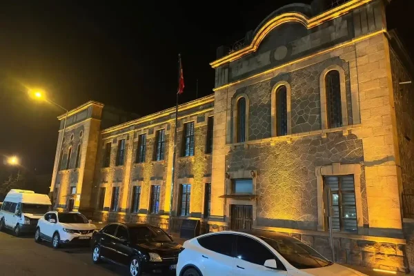 İl Genel Meclis binasının aydınlatma çalışması tamamlandı