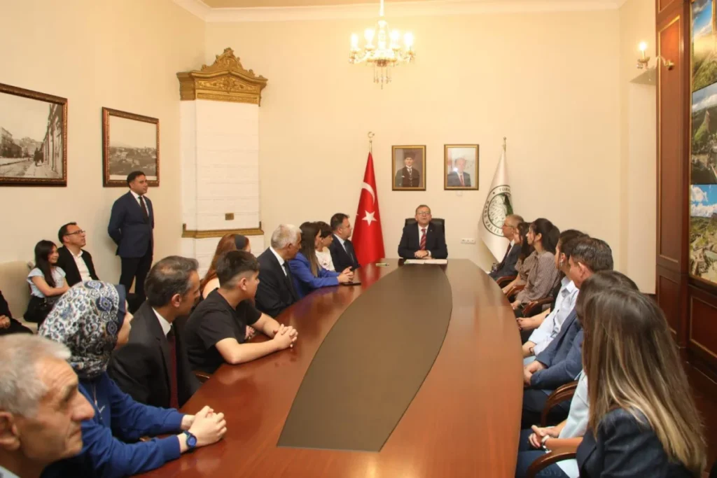 Vali Ziya Polat, YKS ve LGS şampiyonlarını ağırladı