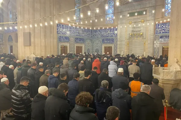 Türkiye bayram sabahına camilerde kavuştu