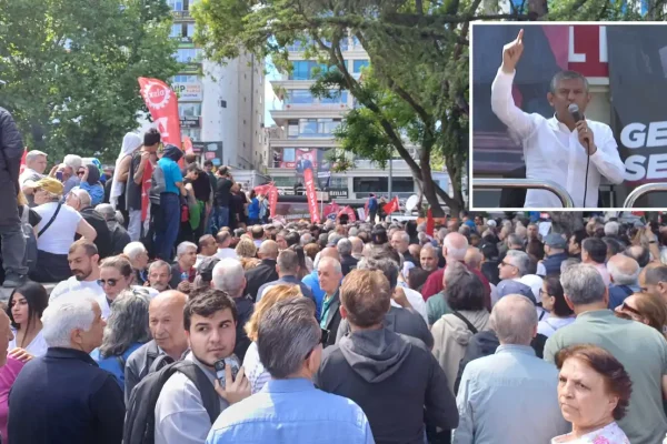Özgür Özel CHP Ankara İl Başkanlığı önünde düzenlenen bayramlaşma programına katıldı