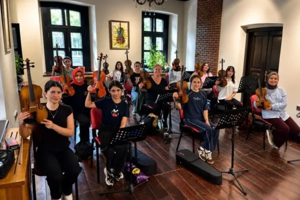 Kars Kültür ve Sanatevi geleceğin keman sanatçılarını yetiştiriyor