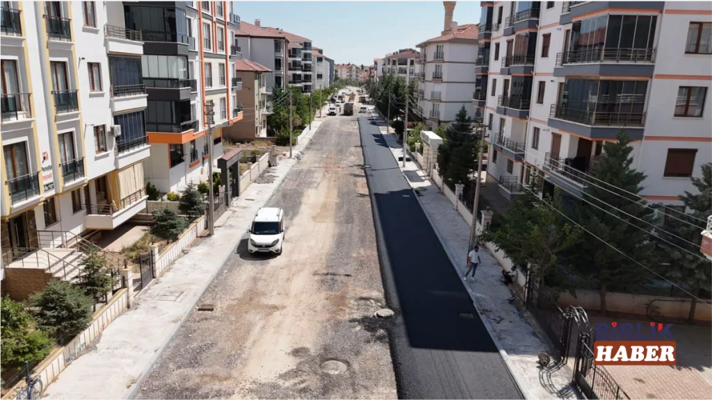 Kılıçarslan Mahallesi’nde Yollar Sıcak Asfaltla Yenileniyor