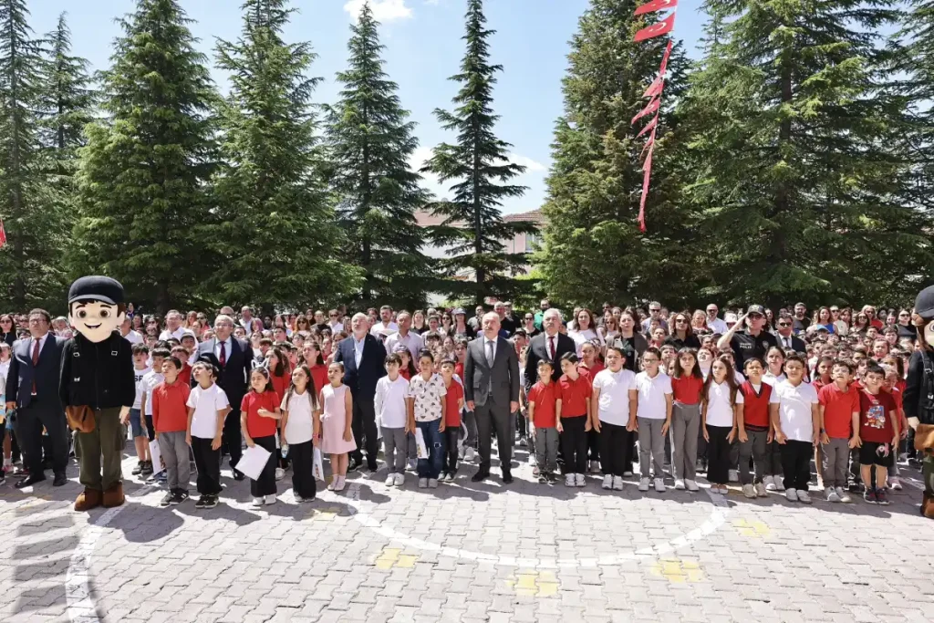 Çorum’da 83 bin 402 öğrenci karne sevinci yaşadı