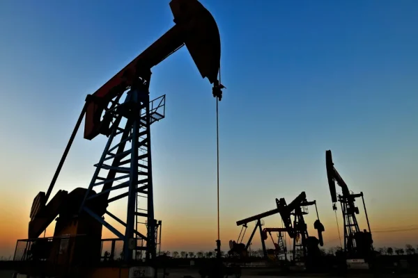 Orta Doğu’daki tansiyon Brent petrolü 105 doların üzerine taşıdı