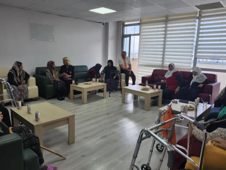 Kars Açık Kapı’dan huzurevi sakinlerine ziyaret