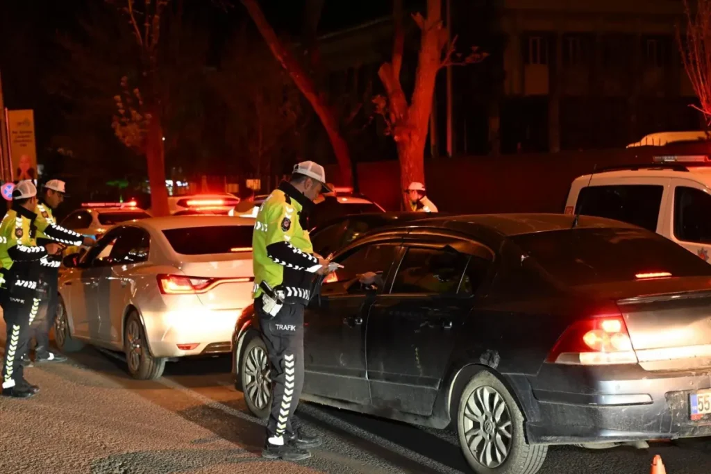 Kars Emniyeti’nden bayramda “Güvenli Trafik” seferberliği
