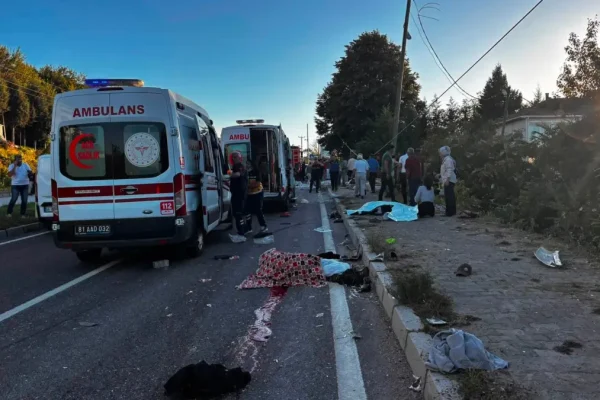 Akçakoca’da bir TIR patpat aracına çarptı: 4 kişi öldü, 9 kişi yaralandı