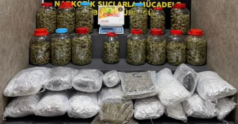 İzmir’de uyuşturucu operasyonu: 60 kilodan fazla madde ele geçirildi