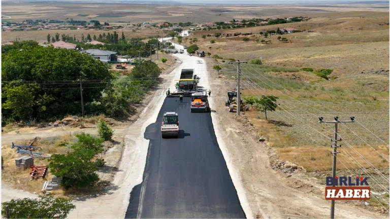 Aksaray’da Bozkır-Sarıkaraman Yolunda Asfalt Çalışması