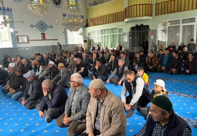 Ankara Beypazarı ilçesinde vatandaşlar yağmur ve şükür duası yaptı