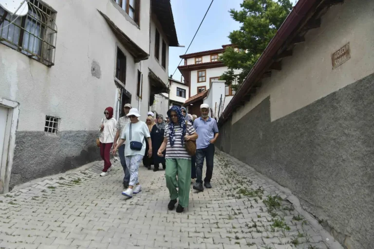 Başkentliler Ankara’yı ücretsiz “kent Gezileri” ile keşfediyor