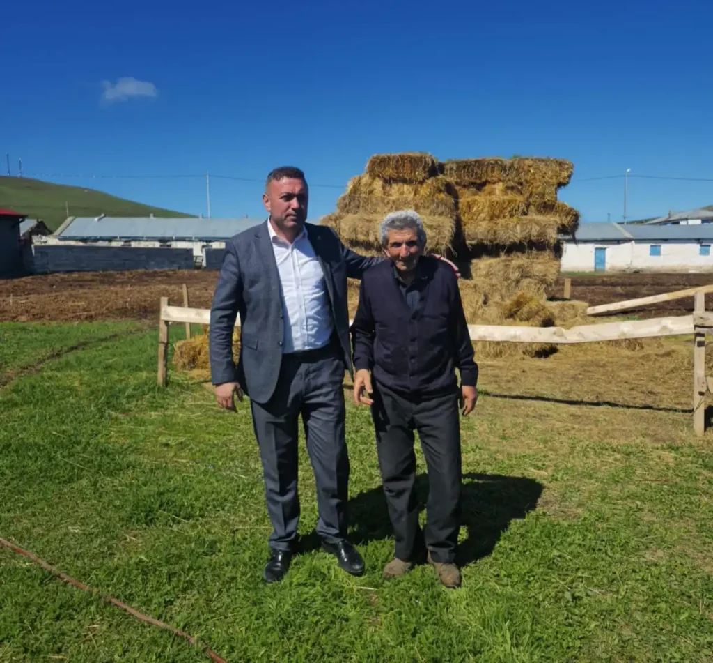 Kars Ziraat Odası Başkanı Müçük, çiftçileri tarlada ziyaret etti