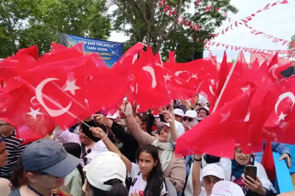 Cumhurbaşkanı Erdoğan meydandan halka seslenecek
