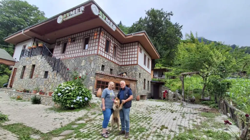 Artvinli emekli Ertürk çifti, memleketine dönerek turizme yatırım yaptı