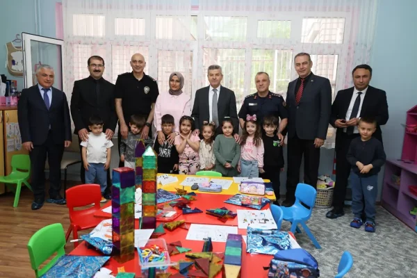 Artvin Valisi Ergün’den okul ziyaretleri
