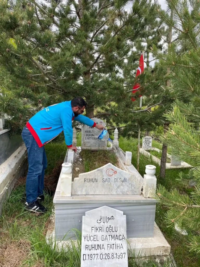 Susuz’da şehit kabristanları Bayram Öncesi hazırlandı