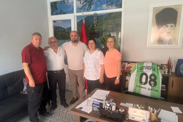 Bursa’nın sevilen Artvinli iş insanı Şatır’a Artvinspor’dan ziyaret