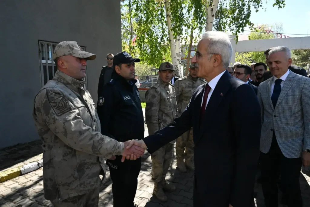 Bakan Uraloğlu’ndan Çıldır’da güvenlik güçlerine moral ziyareti