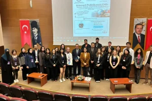 “Küresel Politikanın Dili” söyleşi serisinde hukuk ve medyanın rolü ele alındı