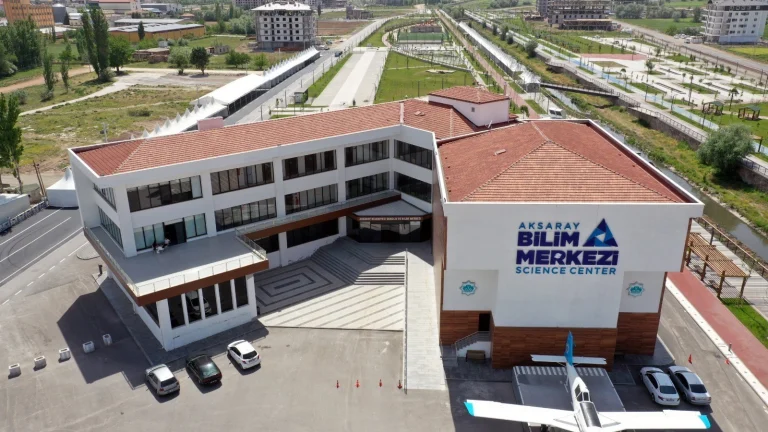 Geleceğin Kaşifleri Aksaray’da Bilim Atölyelerinde Buluşuyor