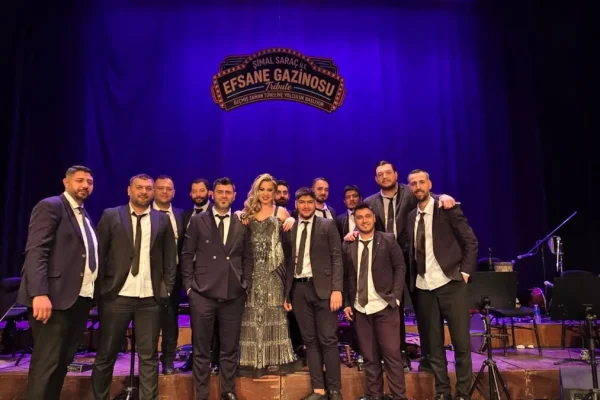 Göz kamaştıran şıklık, devleşen bir ses: Şimal Saraç nostaljinin zirvesinde